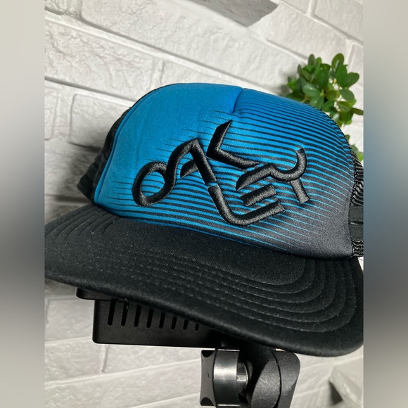 Vintage Oakley Black and Blue Trucker surfer Hat logo spell out embroidered - Picture 2 of 9